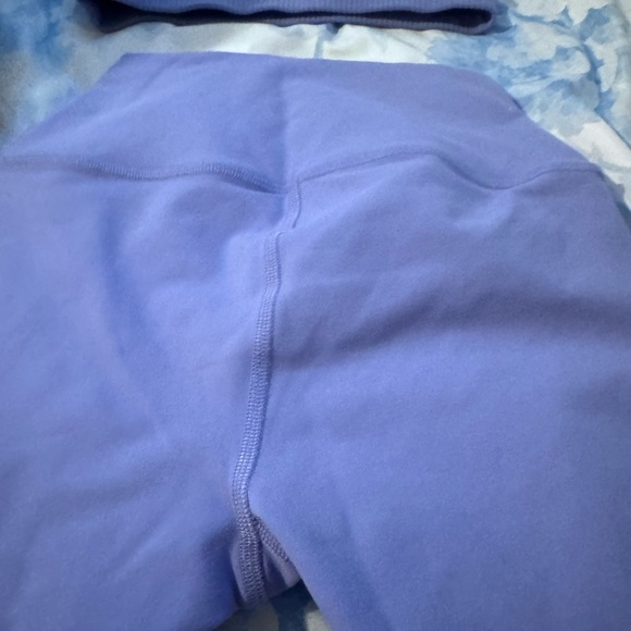 LIKE NEW💜ALO YOGA RARE WORKOUT SET - Picture 8 of 9